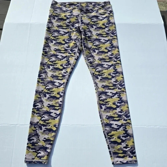 Fabletics Size M Mid-rise Printed Heathered Legging lite lime camouflage‎ - Picture 5 of 9